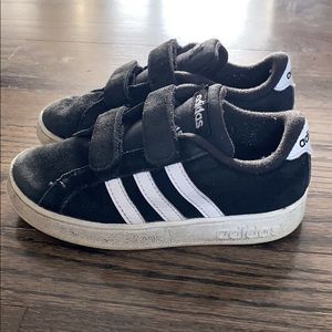 childrens adidas trainers velcro